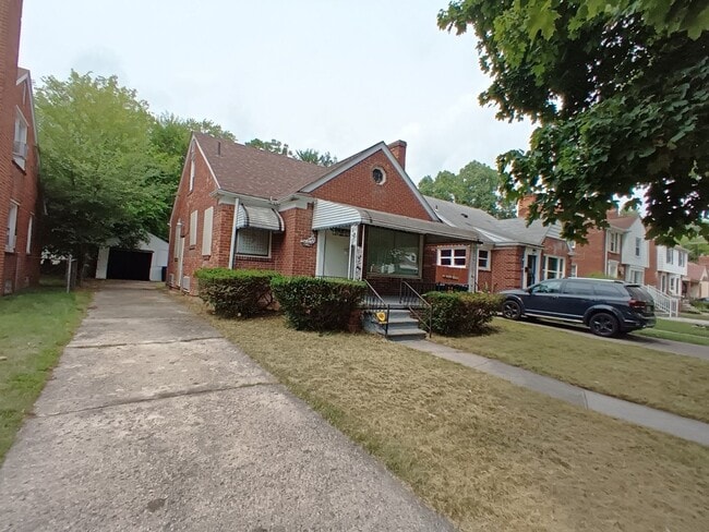Photo - 15421 Stout St