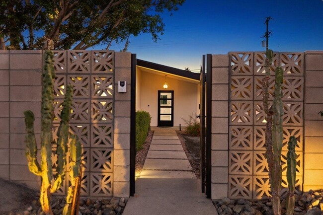 Building Photo - 565 W Yorba Rd Rental