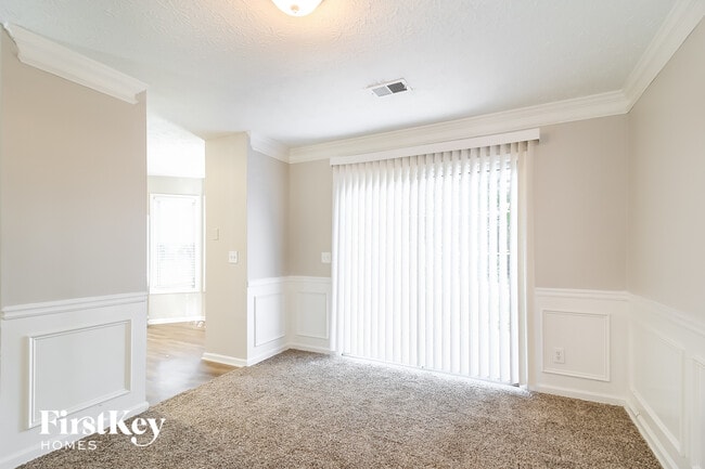 Photo - 763 Ives Way NW