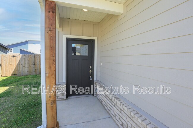 Photo - 1508 SW Poigai Wy Unit #2