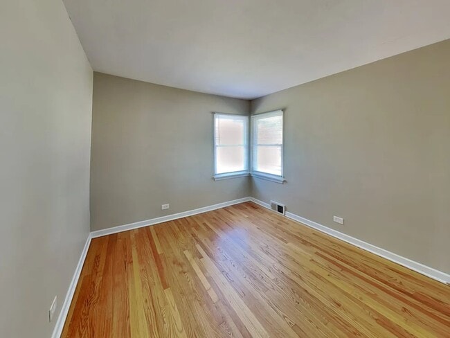 Photo - 51 E Adams St