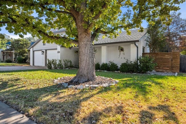 Photo - 1711 Foxfire Dr