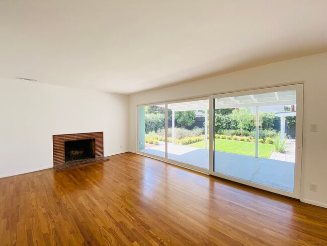 Photo - 12823 Martha St