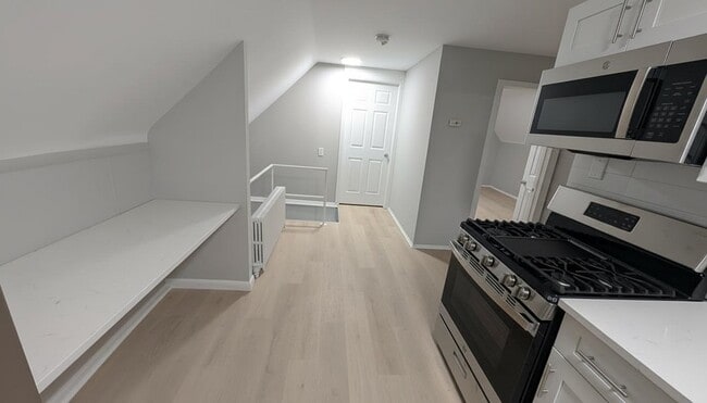 Photo - 27 W Somerset St