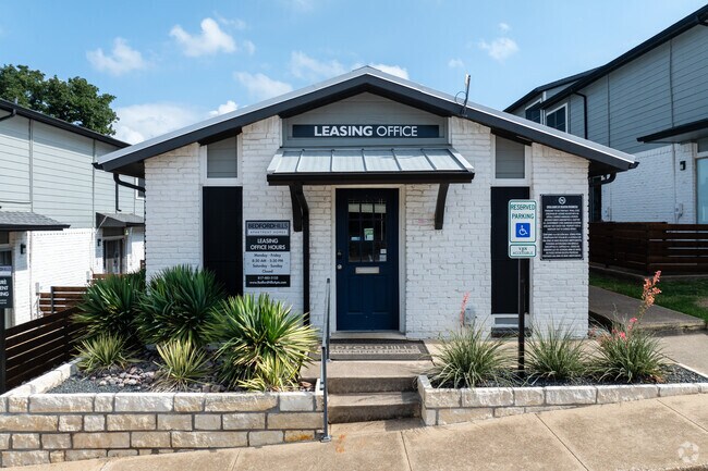 Leasing Center