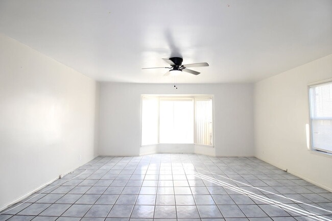 2828 W Vernon Ave