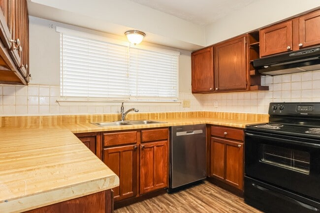 Photo - 20327 Bridgedale Ln