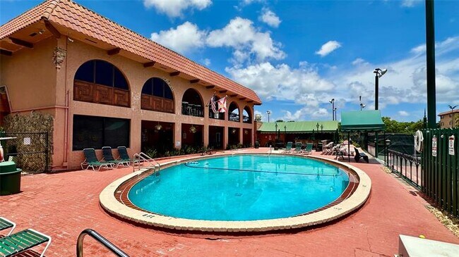 Photo - 670 Tennis Club Dr Unidad 308