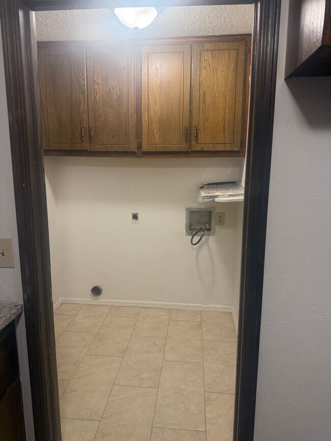 Photo - 735 Willow Run