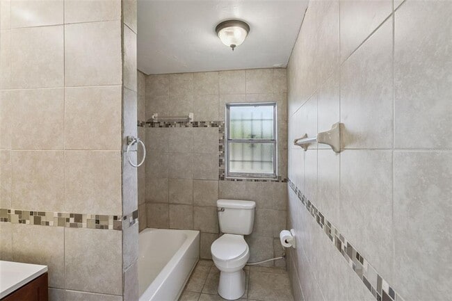 Photo - 715 S Westmoreland Dr