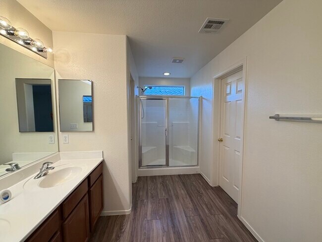 Photo - Carry Over Showing: This property has been shown before and will be rented to the first most qual...