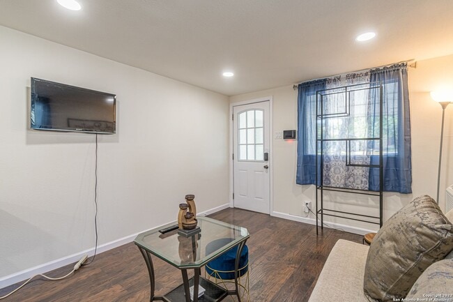 Photo - 207 W Hermine Blvd