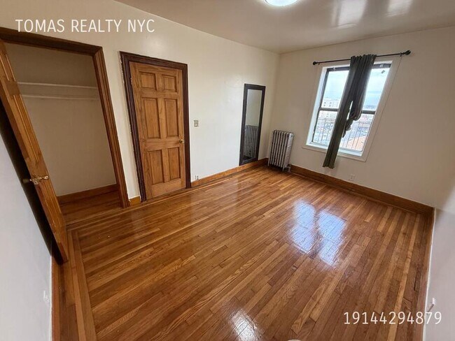 Photo - 710 E 235th St Unidad E2