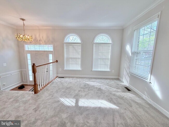 Photo - 300 Garden View Square