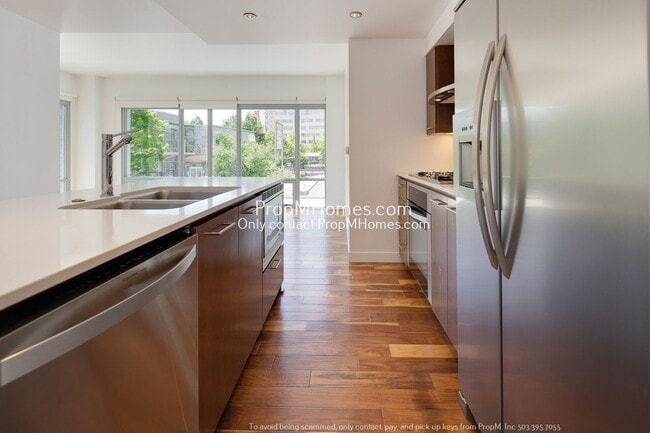 Building Photo - Luxurious One Bedroom Condo at the Pearl District Waterfront! Unit 210