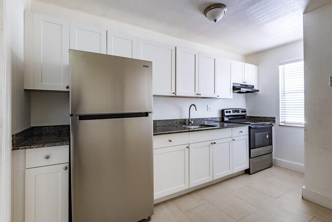 Building Photo - 4081 N Dixie Hwy Unit 23 Rental
