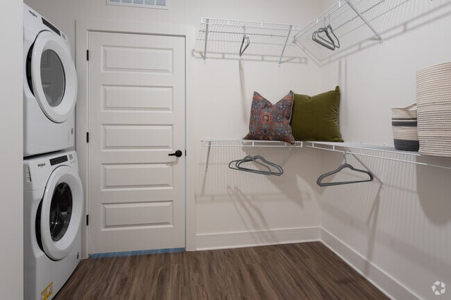 1BR, 1BA - 628SF