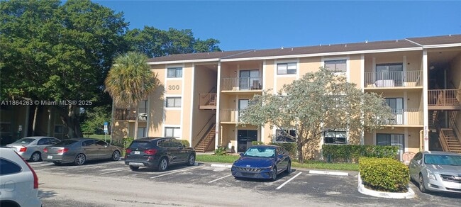 Building Photo - 300 Palm Cir W Unit 105 Rental