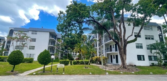 Building Photo - 3280 Spanish Moss Terrace Unit 103