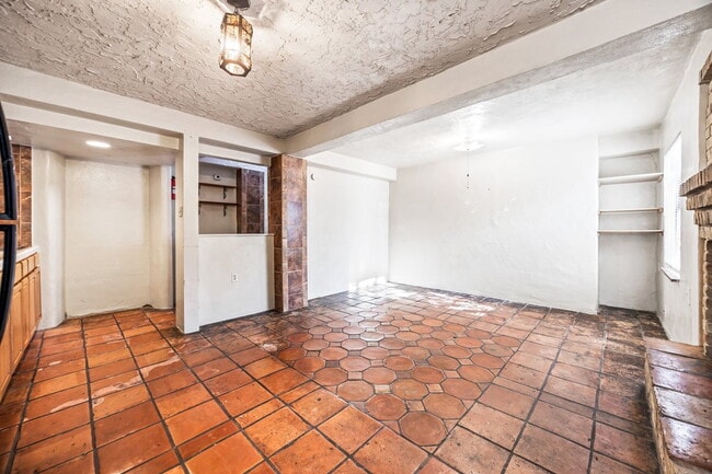 Photo - Charming 2-bedroom, 1-bath home $500 OFF R... Unit Apt #2