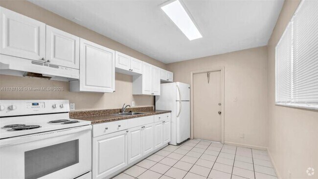 Building Photo - 2 bedroom in Miramar FL 33023 Rental