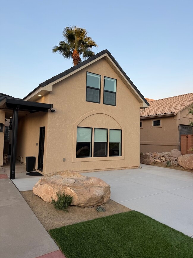 Building Photo - 1758 Point Dr Unit Charming St George Casita