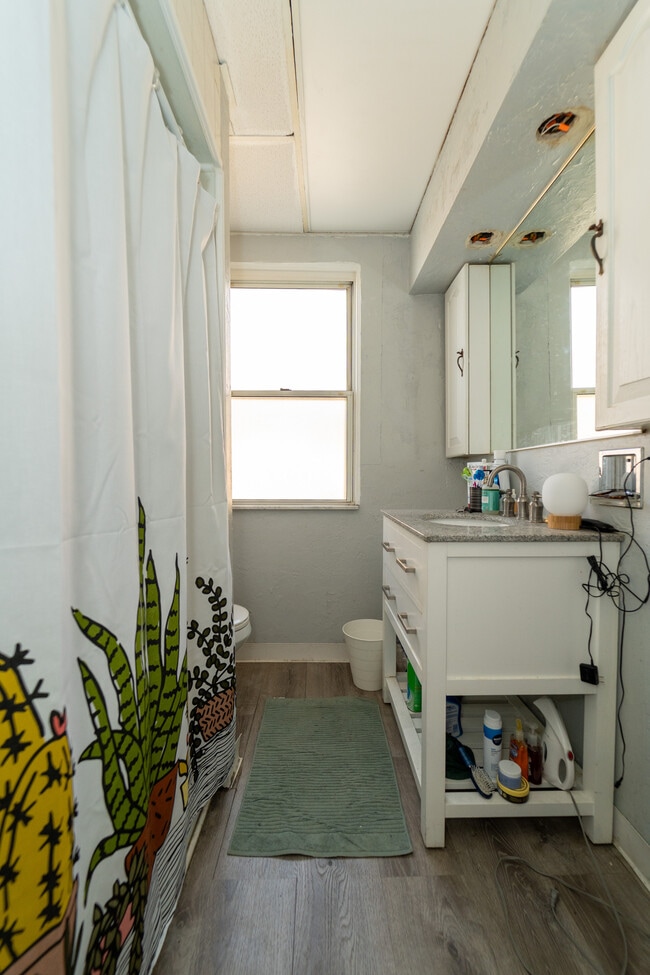 Photo - 165 Kendall Ave Unidad 2