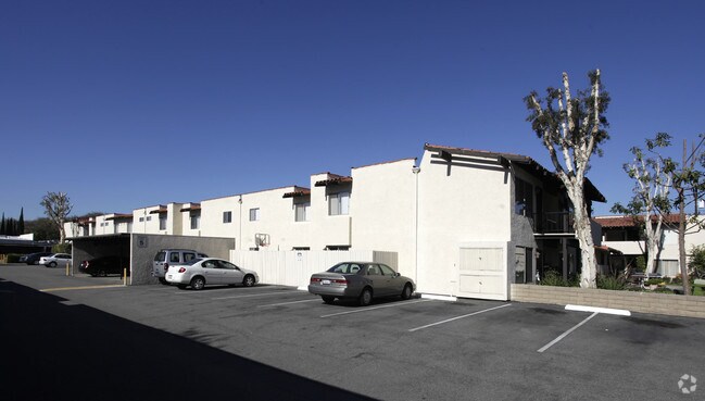 Tustin Plaza Apartments