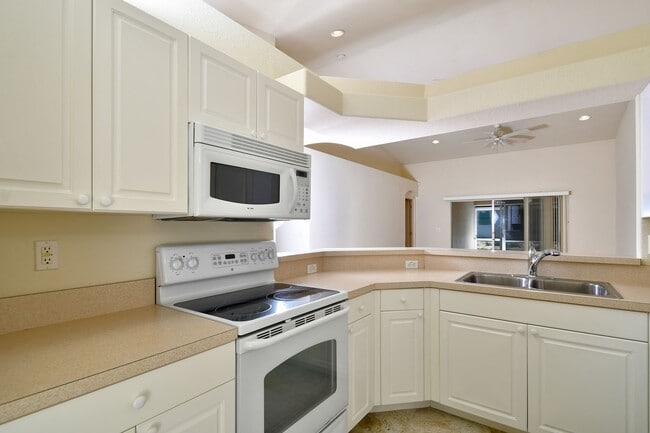 Photo - 2 Bed, 2Bath 2 Car Garage With many extras included