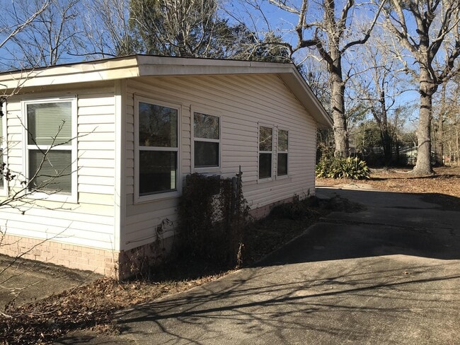 Photo - 2801 Woodlawn Ave