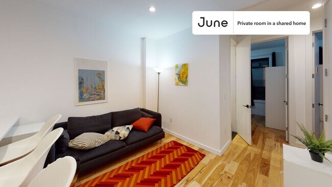 Room in Shared 4 bed/2 bath home in Ridgewood