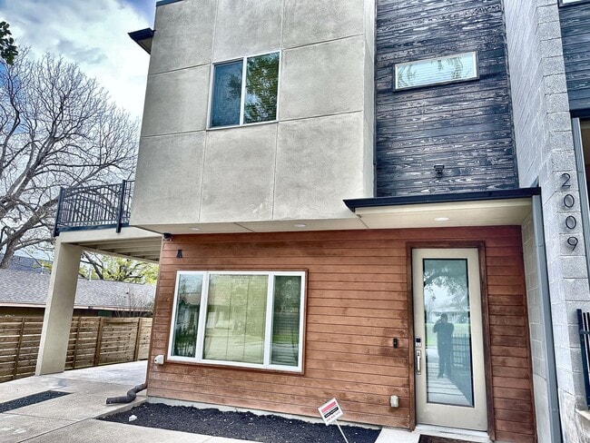 Photo - 2009 Uphill Ln