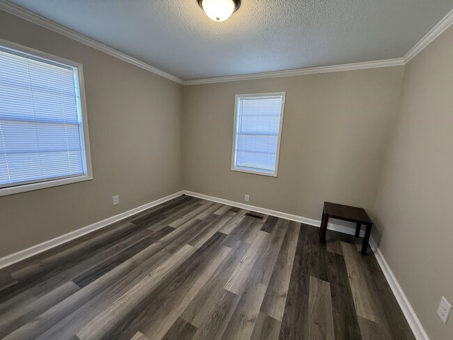 Photo - 104 Oaks Dr