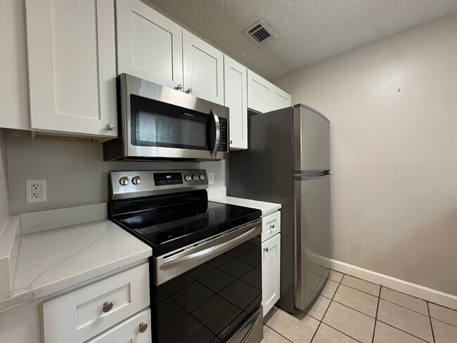 Photo - 2507 W 10th St Unit B