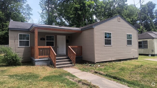 Building Photo - 807 S Chestnut St Rental