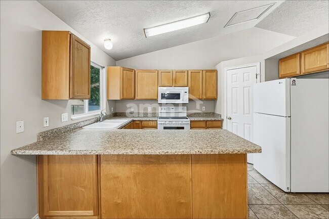 Photo - 308 S 1050 E