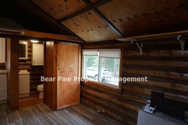 Photo - Cute Cabin in the Woods!! Apartment Unit 2