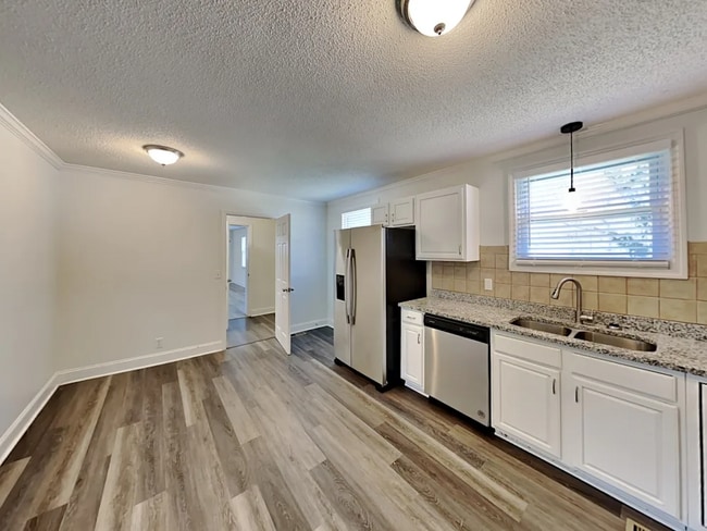 Photo - 7115 White Oak Dr SW