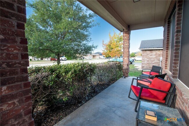 Photo - 5000 Willamette Ln