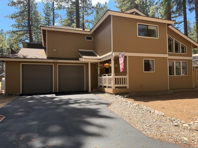 Building Photo - 4 Bed, 2 Bath Home on Large Corner Lot Near the Y