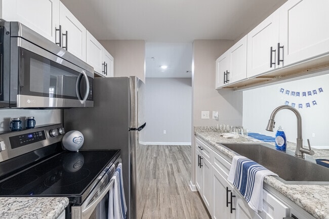 Interior Photo - Azure Cove Apartment Homes