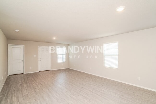 Photo - 7103 Winding Shelf