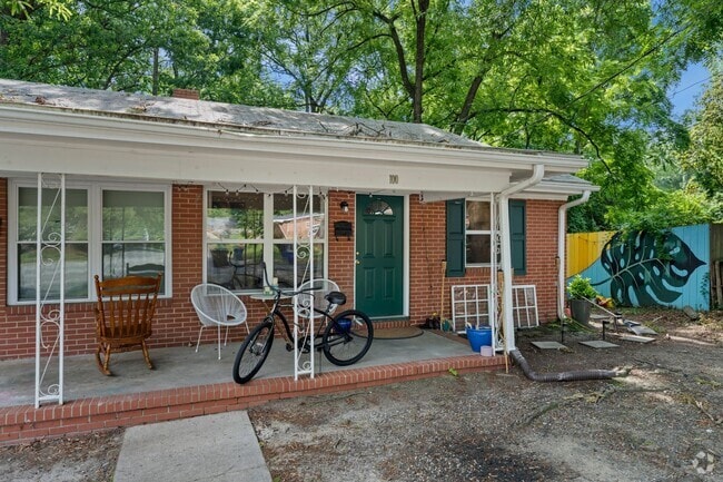 Building Photo - Available mid-June! 2 Bed Duplex In The He... Rental
