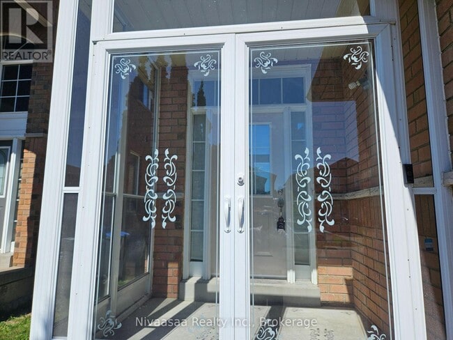 Photo - 926 Ledbury Crescent