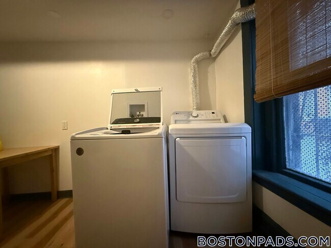 Photo - 73 Westland Ave Unidad 2