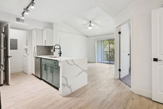 Photo - Vail Cliffside