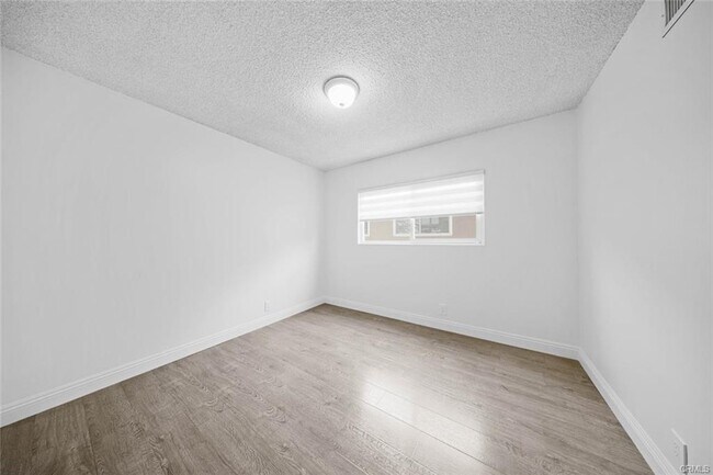 Photo - 10515 Valjean Ave