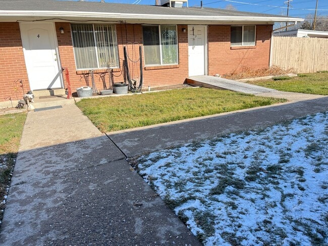 Building Photo - 13th East 7-8 Unit 08