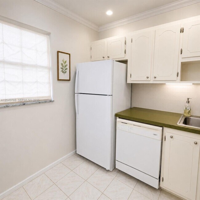 Photo - 301 Cambridge Rd Unidad 306