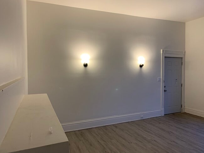 Living rm - 816 N Sheridan St Unit 1300 5th st middle